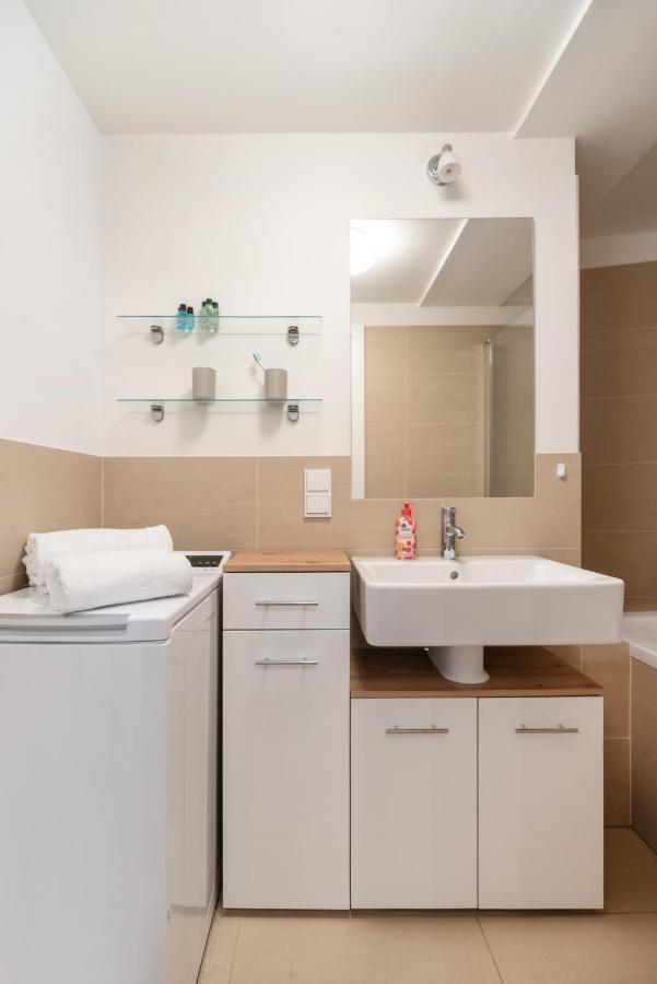 Quiet And Cozy Apartment Next To Mariahilfer Strasse And Naschmarkt With Ac, Minimum 30 Nights ウィーン エクステリア 写真