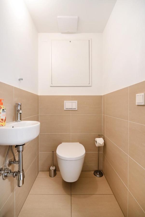 Quiet And Cozy Apartment Next To Mariahilfer Strasse And Naschmarkt With Ac, Minimum 30 Nights ウィーン エクステリア 写真