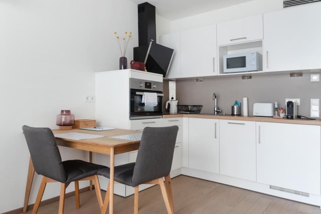 Quiet And Cozy Apartment Next To Mariahilfer Strasse And Naschmarkt With Ac, Minimum 30 Nights ウィーン エクステリア 写真