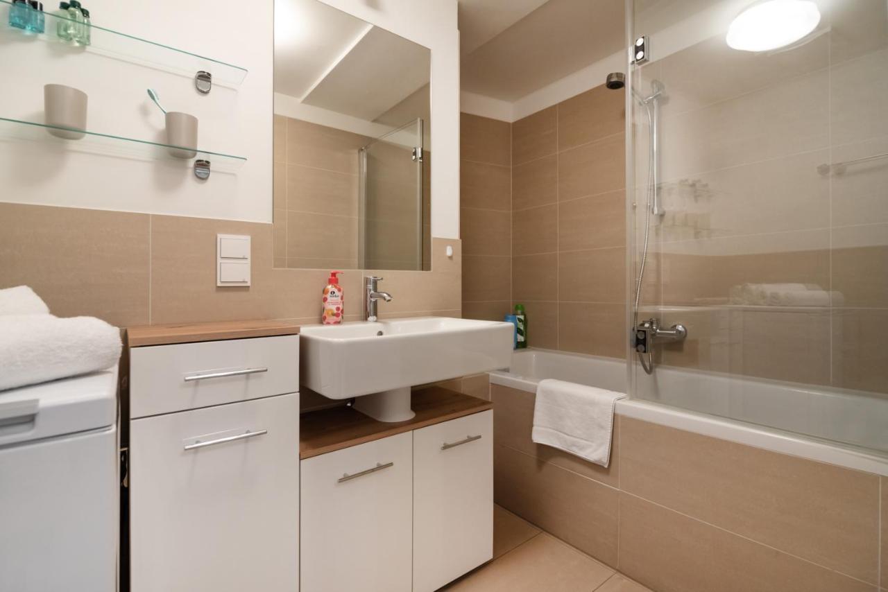 Quiet And Cozy Apartment Next To Mariahilfer Strasse And Naschmarkt With Ac, Minimum 30 Nights ウィーン エクステリア 写真
